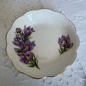 Royal Windsor Prairie Crocus of Manitoba Dish